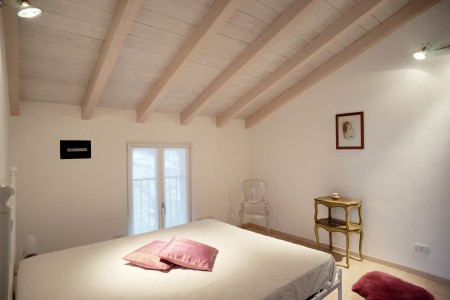 1 Schlafzimmer mit Doppelbett mit einzelnen Matratzen