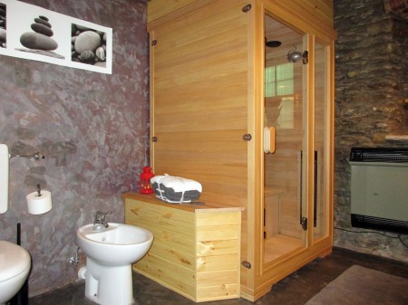 Badezimmer mit Wellness Sauna