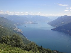 Sicht von den Bergen auf den Lago Maggiore