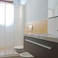 Helles modernes Badezimmer Dusche/WC 